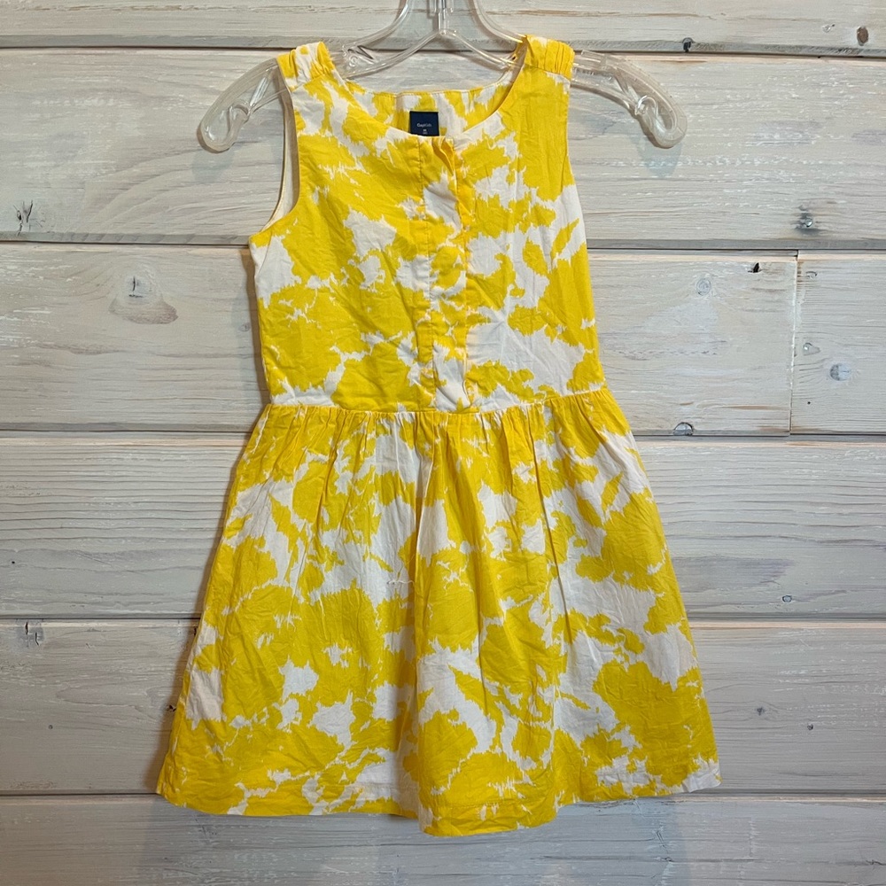 GapKids yellow only lightly worn dress perfect for summer!